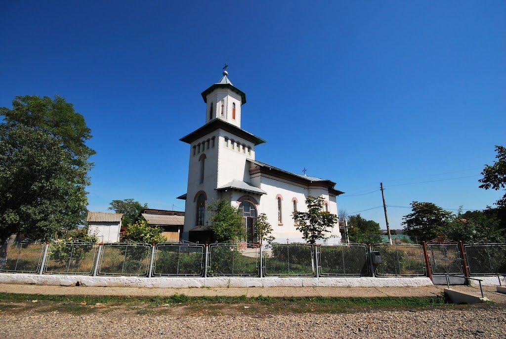 Biserica - vedere exterioară